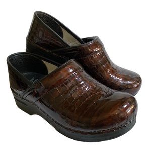 DANSKO Professional Croc Patent Metallic Copper Stapled Clog Sz 39